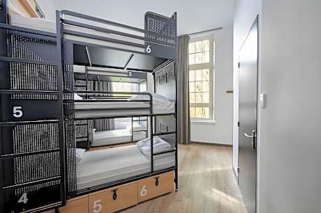 Private 6-Bed Female Room