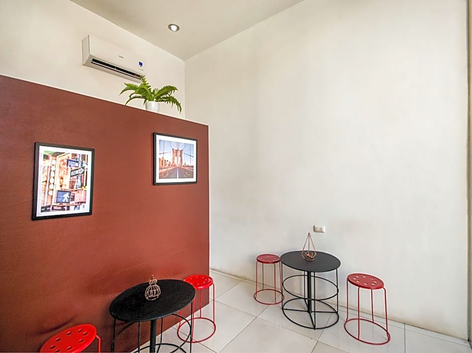 OYO 443 Maria Cristina Arcade Suites