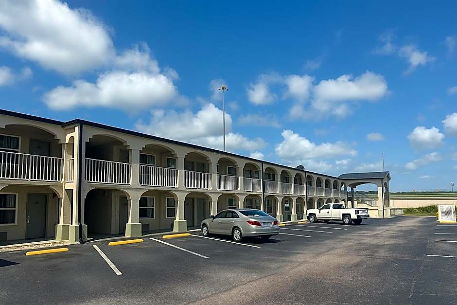 Days Inn by Wyndham Bradenton I-75