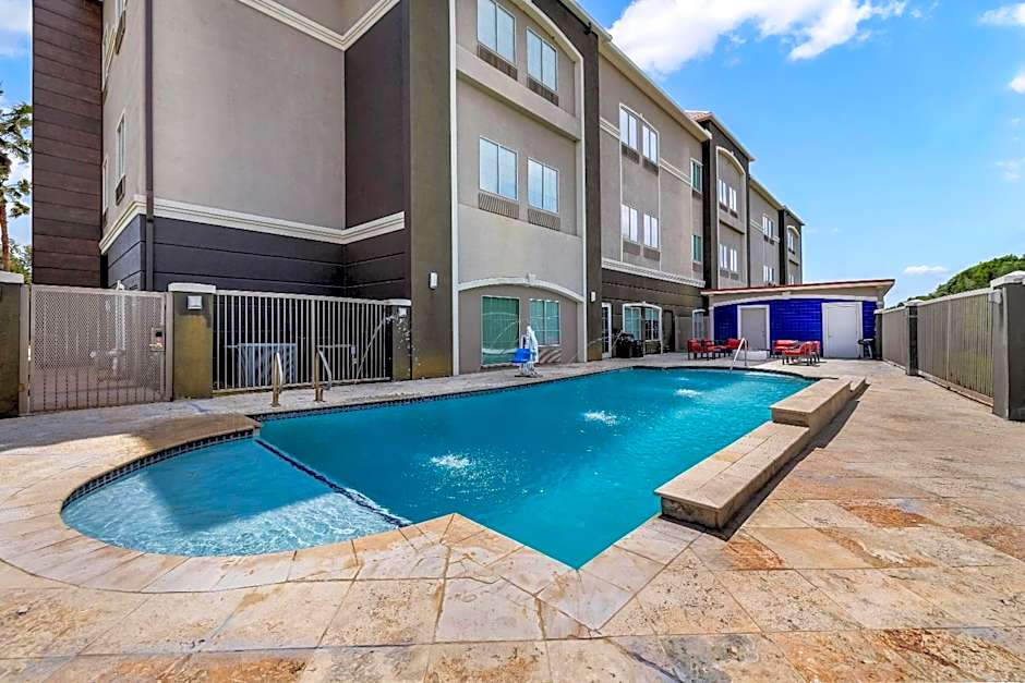 La Quinta Inn & Suites by Wyndham Alvin