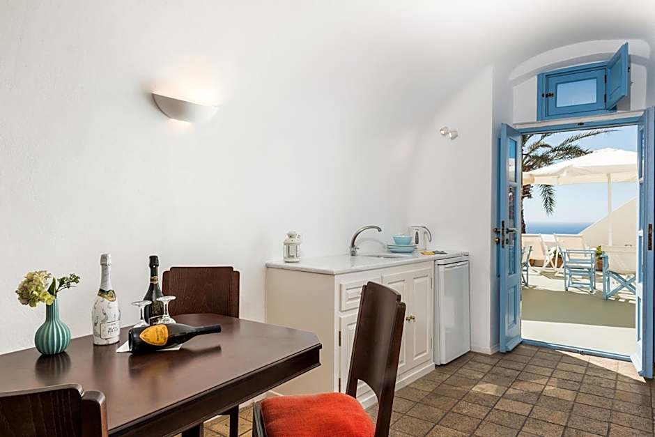 Pantelia Suites