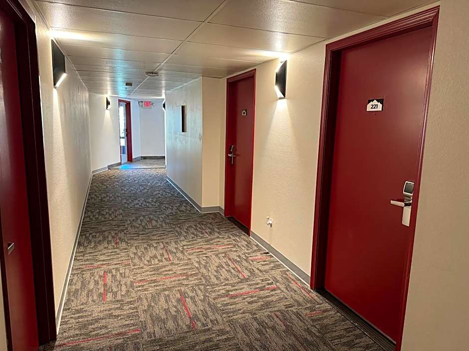 The Junction Hotel and Hostel