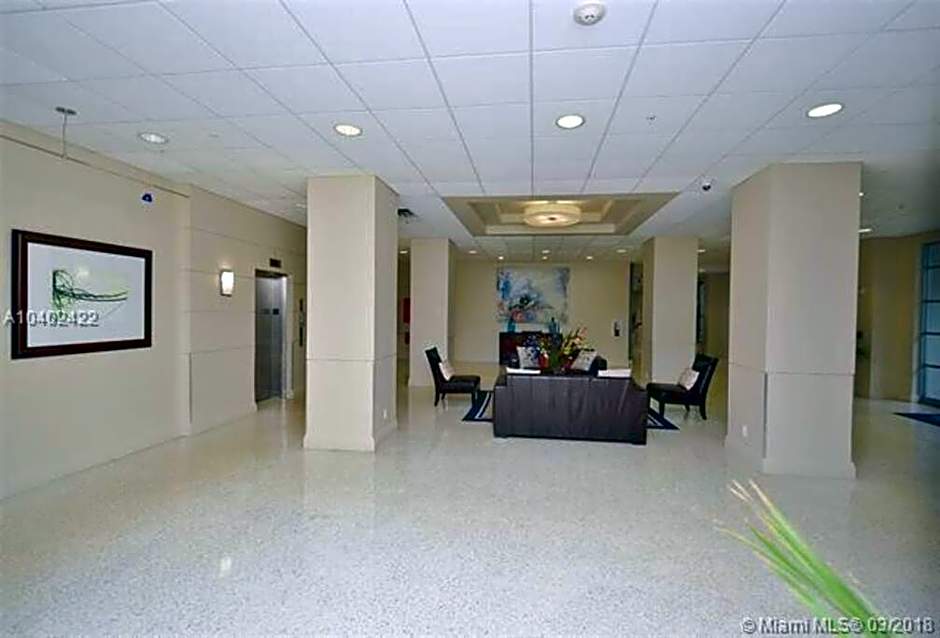 Beautiful penthouse condo with stunning views of both ocean and city