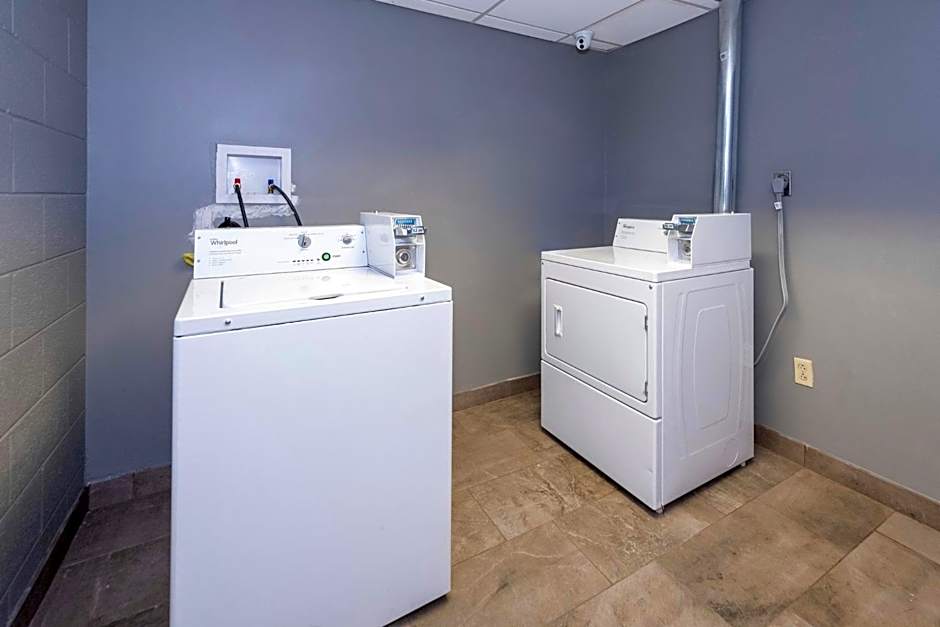 Red Roof Inn & Suites Wilmington - New Castle