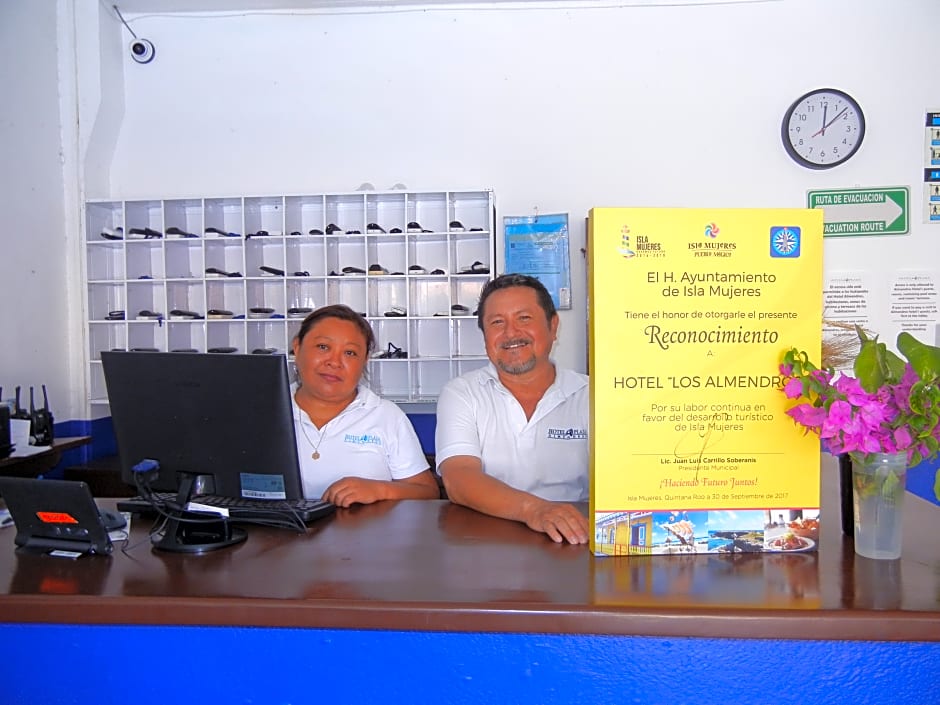 Hotel Plaza Almendros