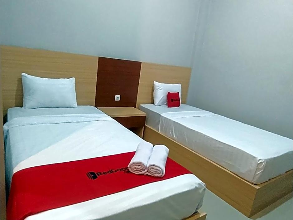 RedDoorz Syariah near Alun Alun Tegal 2