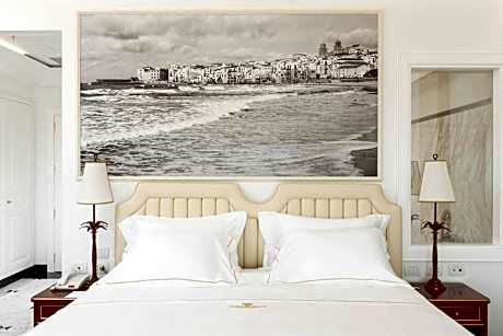 One-Bedroom Junior King Suite