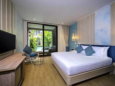 Deluxe Double Room with Pool Access - Beach Side