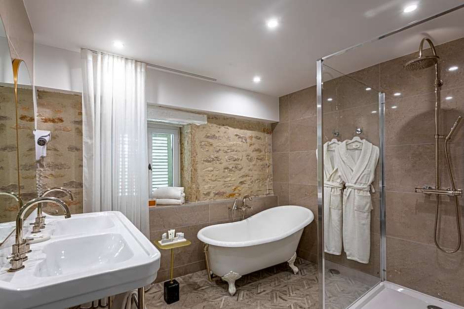 Castel de Très Girard - Hotel & Restaurant - Teritoria