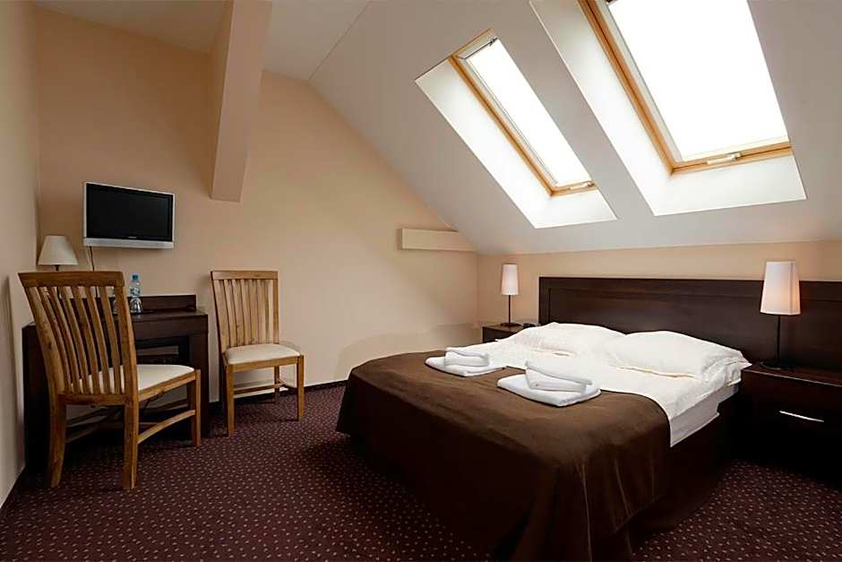 A' PROPOS Hotel, Restauracja, Club