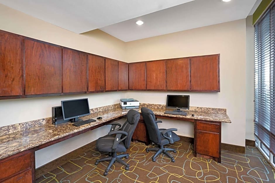 La Quinta Inn & Suites by Wyndham Houston Willowbrook