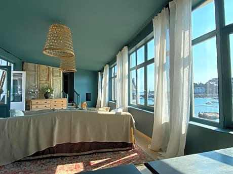 La maison du grand rocher