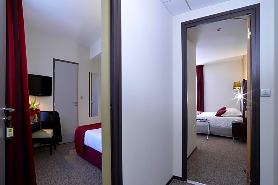 Photo 1 of 2 of Two Connecting Double Rooms