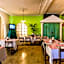 Hotel Villarosa con Vespa Rent