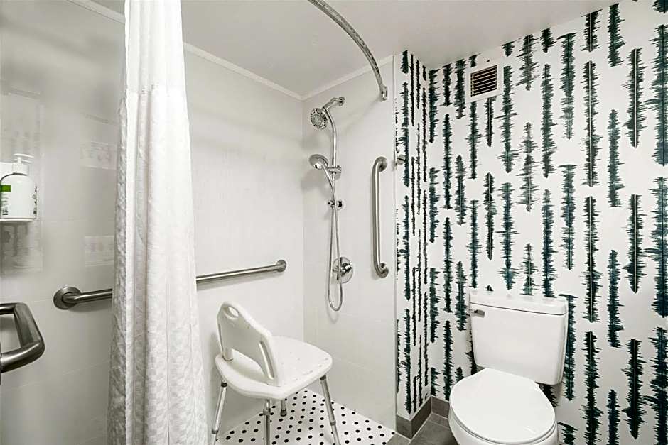 La Quinta Inn & Suites by Wyndham Lexington Park