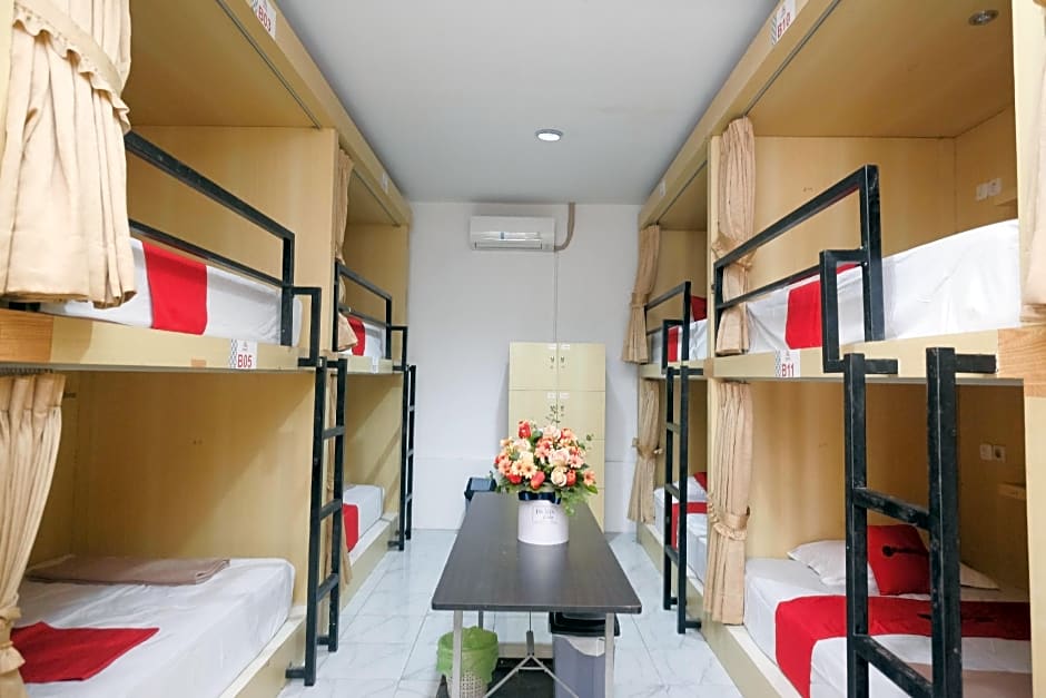 RedDoorz Hostel near Lawang Sewu Semarang