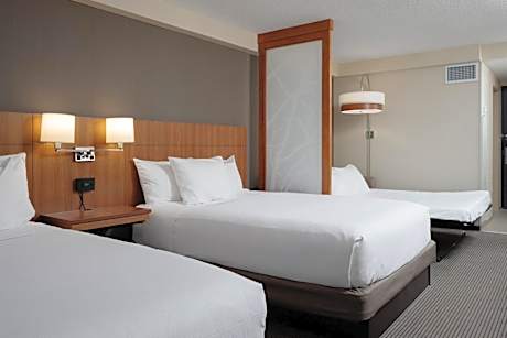 Queen Room with Two Queen Beds and Sofa Bed - High Floor