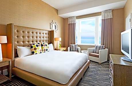 Deluxe King Room with Ocean View