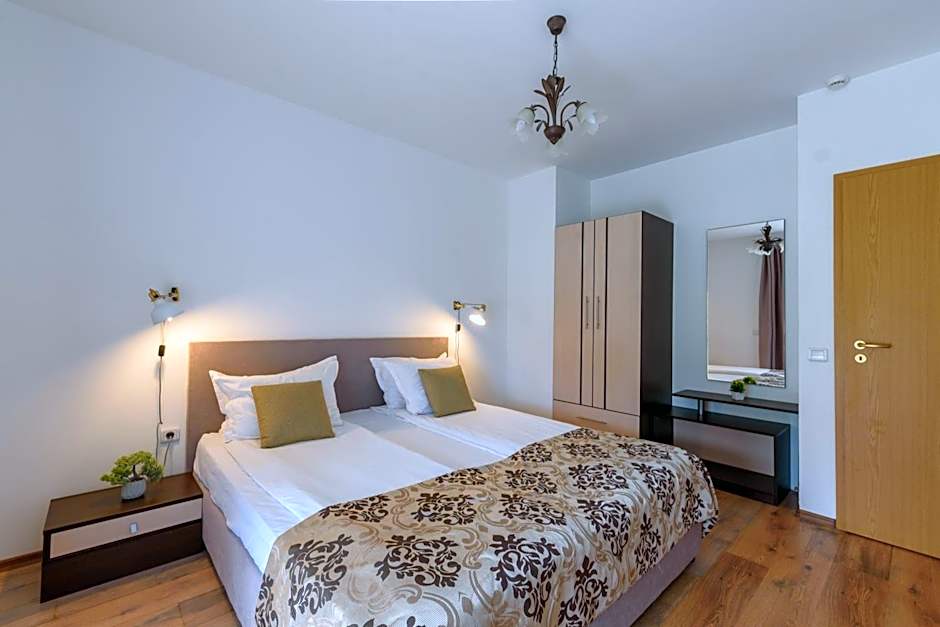 Grand Royale Apartment Complex & Spa