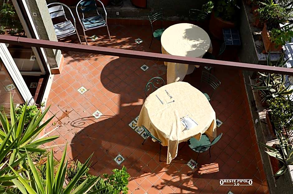 Up Hotel