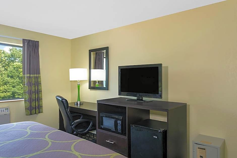 Super 8 by Wyndham Marietta