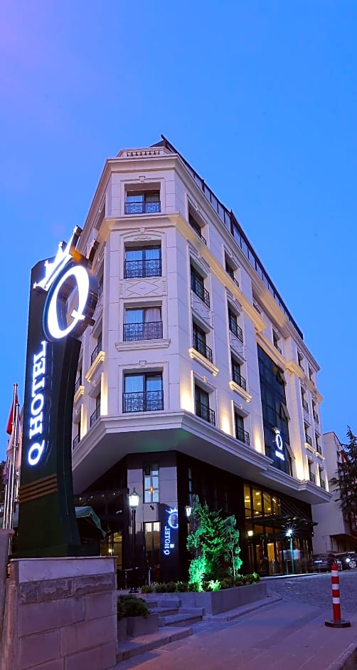 Q Hotel