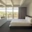 Hollywood Hills Hotel