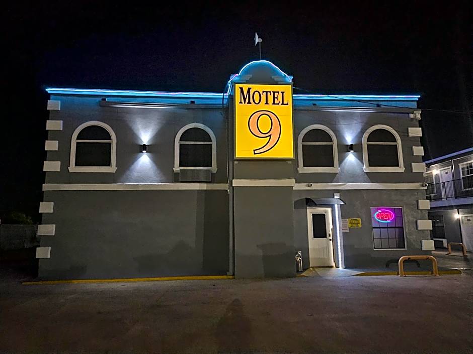 Motel 9