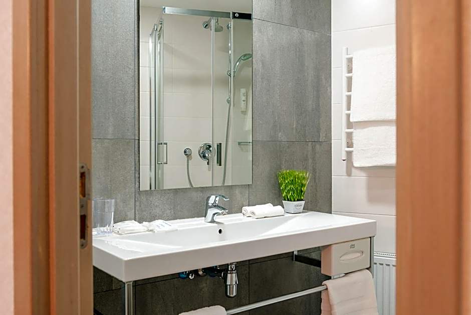 City Park Apart Hotel by CHM