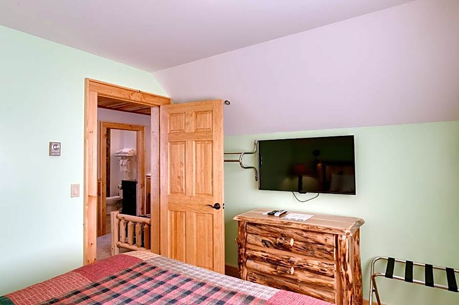 Cobble Mountain Lodge