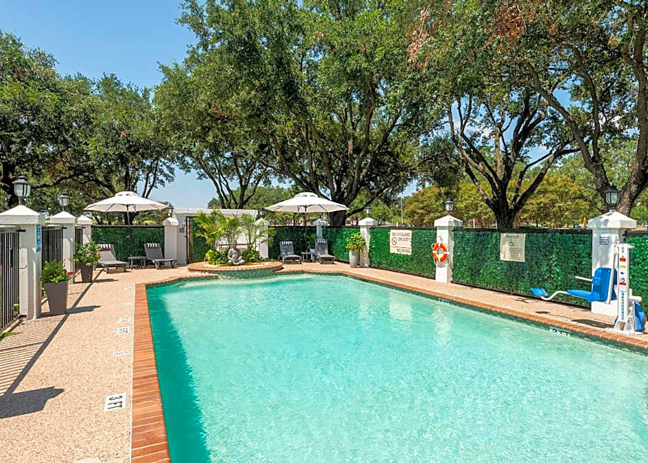 Champions Club and Hotel Houston Westchase