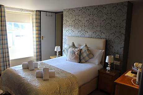 double room-ensuite with shower