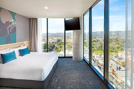 Premium Corner King Room with Adelaide Hills View
