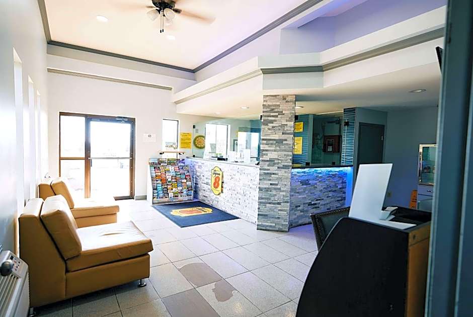 Super 8 by Wyndham Pueblo