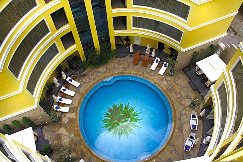 Four Seasons Place Hotel