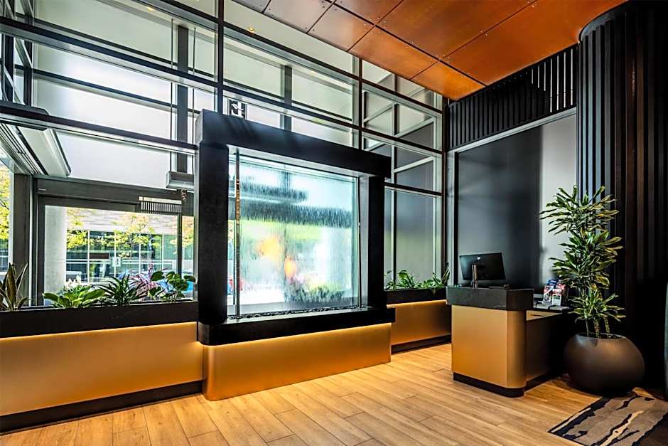 Embassy Suites by Hilton Montreal