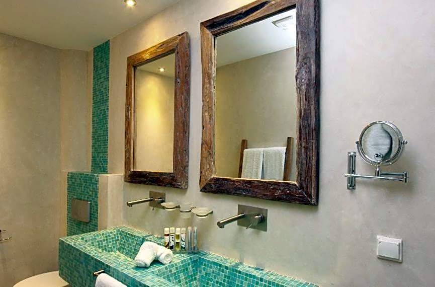 Allure Suites