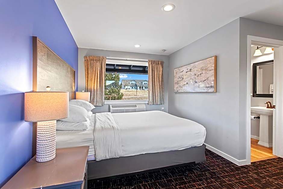 Coyote Mountain Lodge