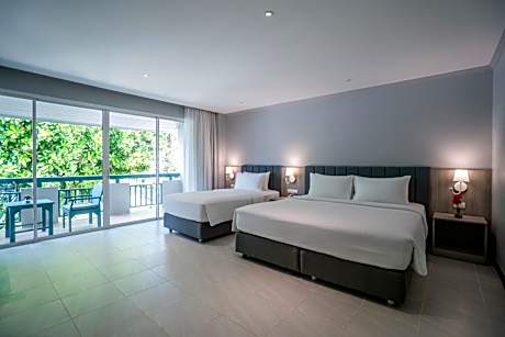 Deluxe Family Room