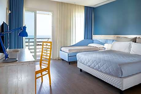 Triple Room with Sea View