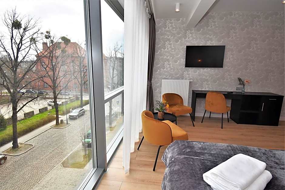 Patio Riverfront Aparthotel