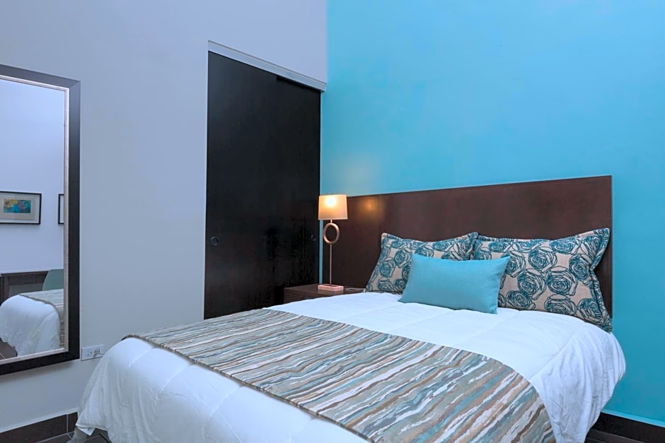 Decanter Hotel