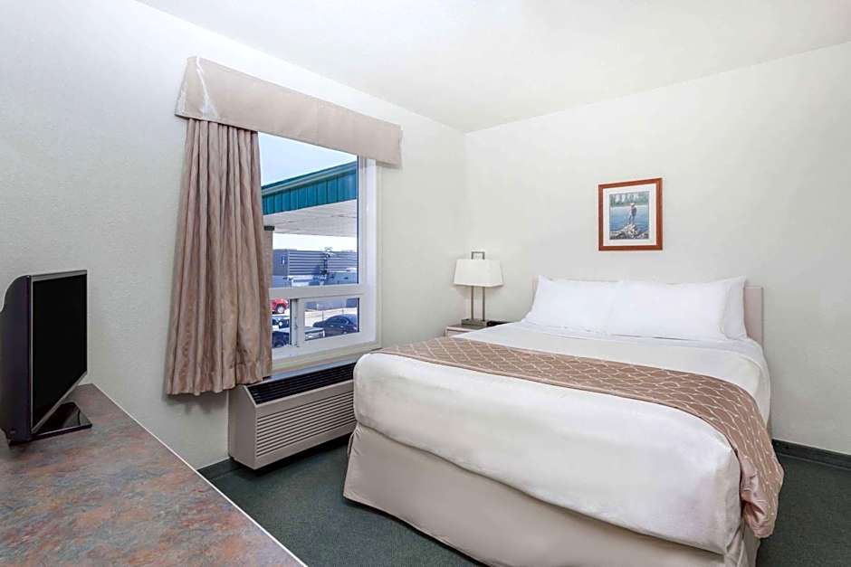 Super 8 by Wyndham Dauphin