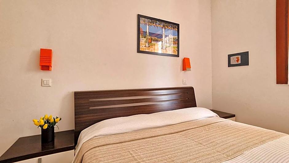 Bright flat in residence with pool - Beahost