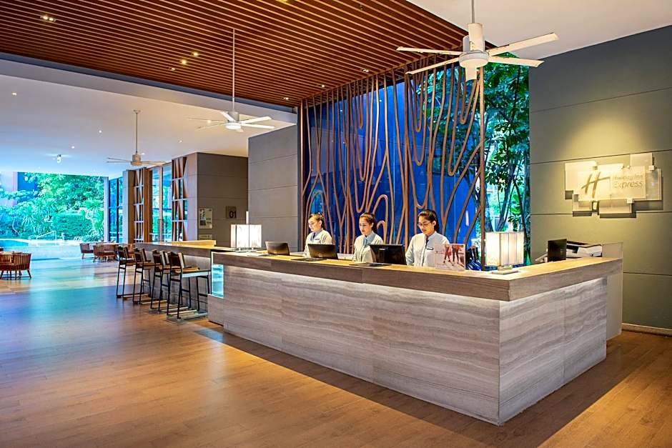 Holiday Inn Express Phuket Patong Beach Central By IHG