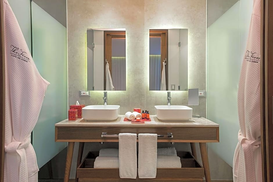 The Fives Downtown Hotel & Residences, Curio Collection by Hilton