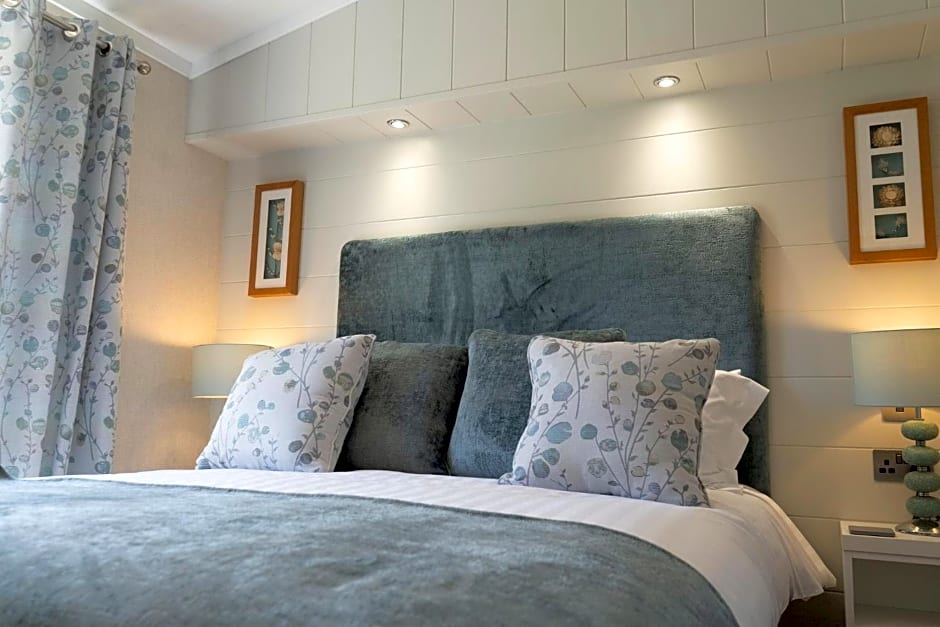 Hollicarrs - Lilypad Lodge