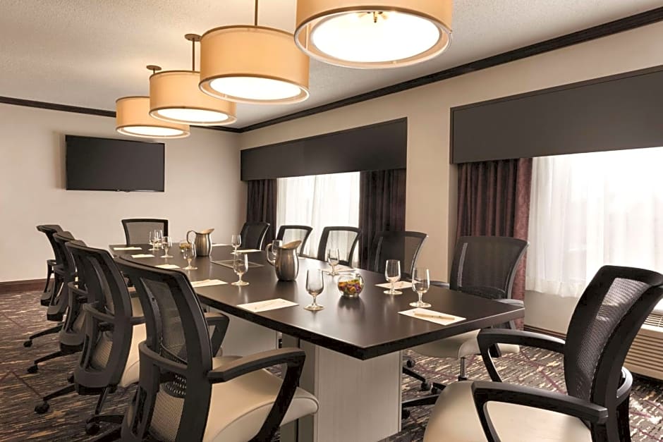 DoubleTree By Hilton Milwaukee Brookfield
