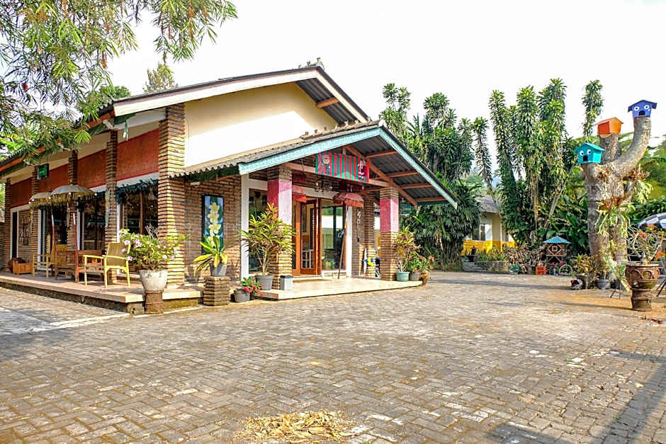 RedDoorz near STAB Syailendra Kopeng