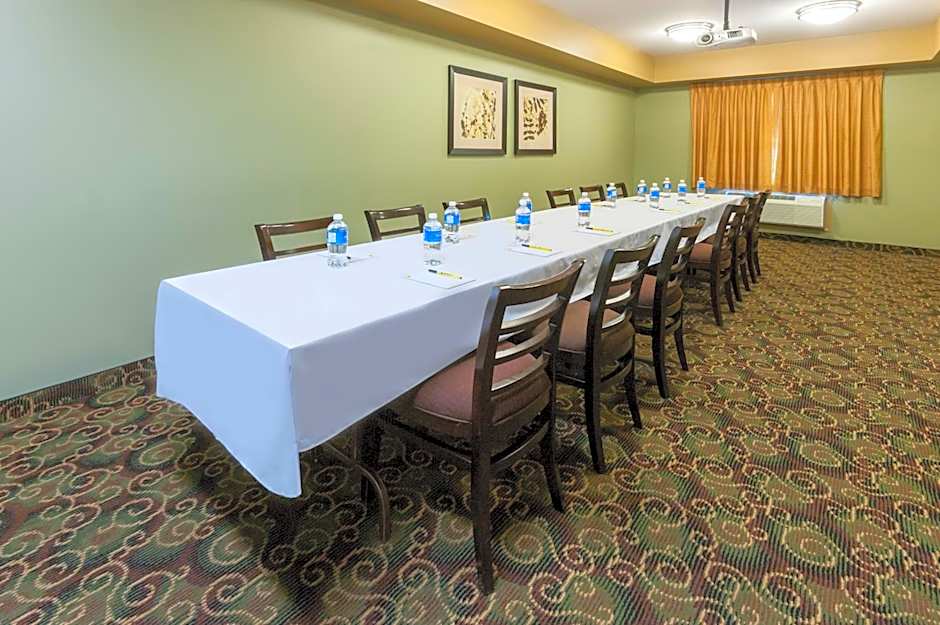 Super 8 by Wyndham Fort Saskatchewan